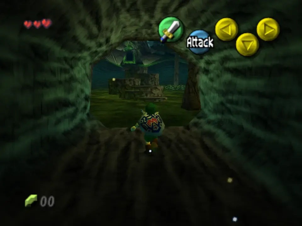 Link asomándose desde un tronco hueco a un claro del bosque en tercera persona