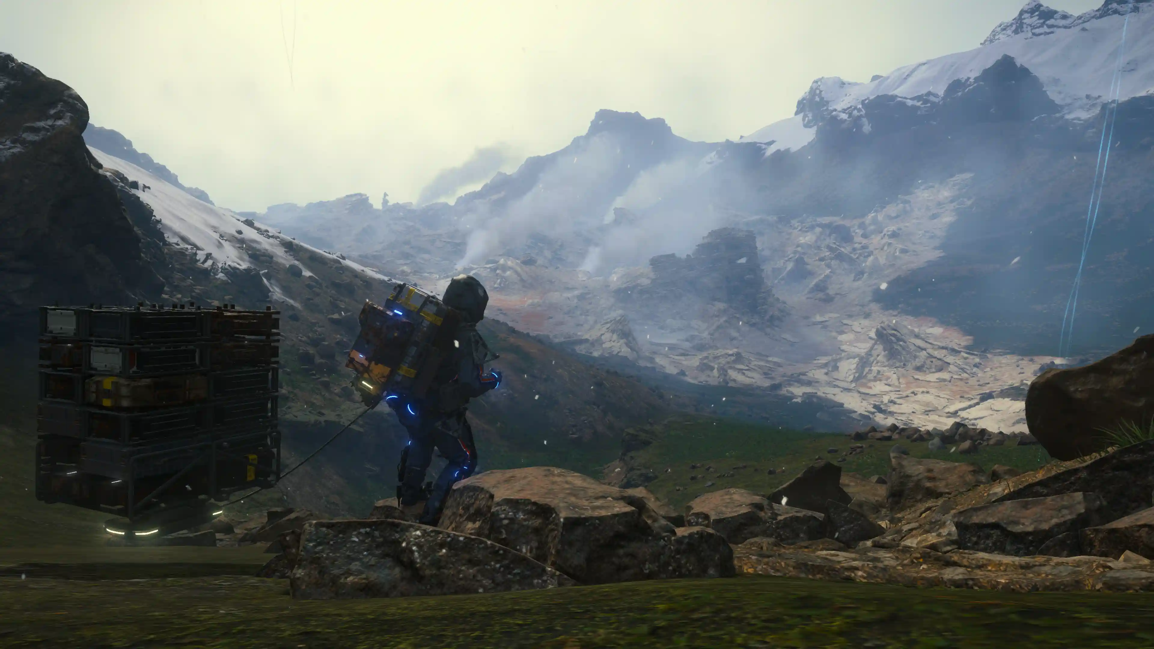 Sam Porter Bridges caminando por un paisaje desolado en Death Stranding