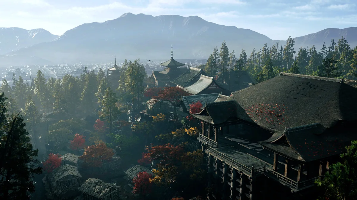 Vista de Kioto con el templo Kiyomizu-dera, pagodas y follaje otoñal entre la niebla
