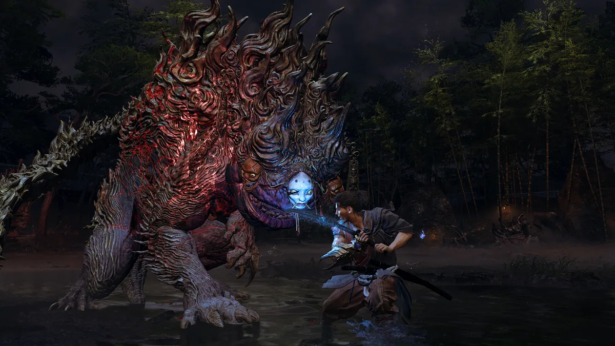 Musashi en guardia con katana azul frente a un Genma gigante con máscara en el agua